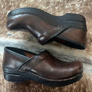 Dansko Brown Leather Clogs Women's 39 Narrow